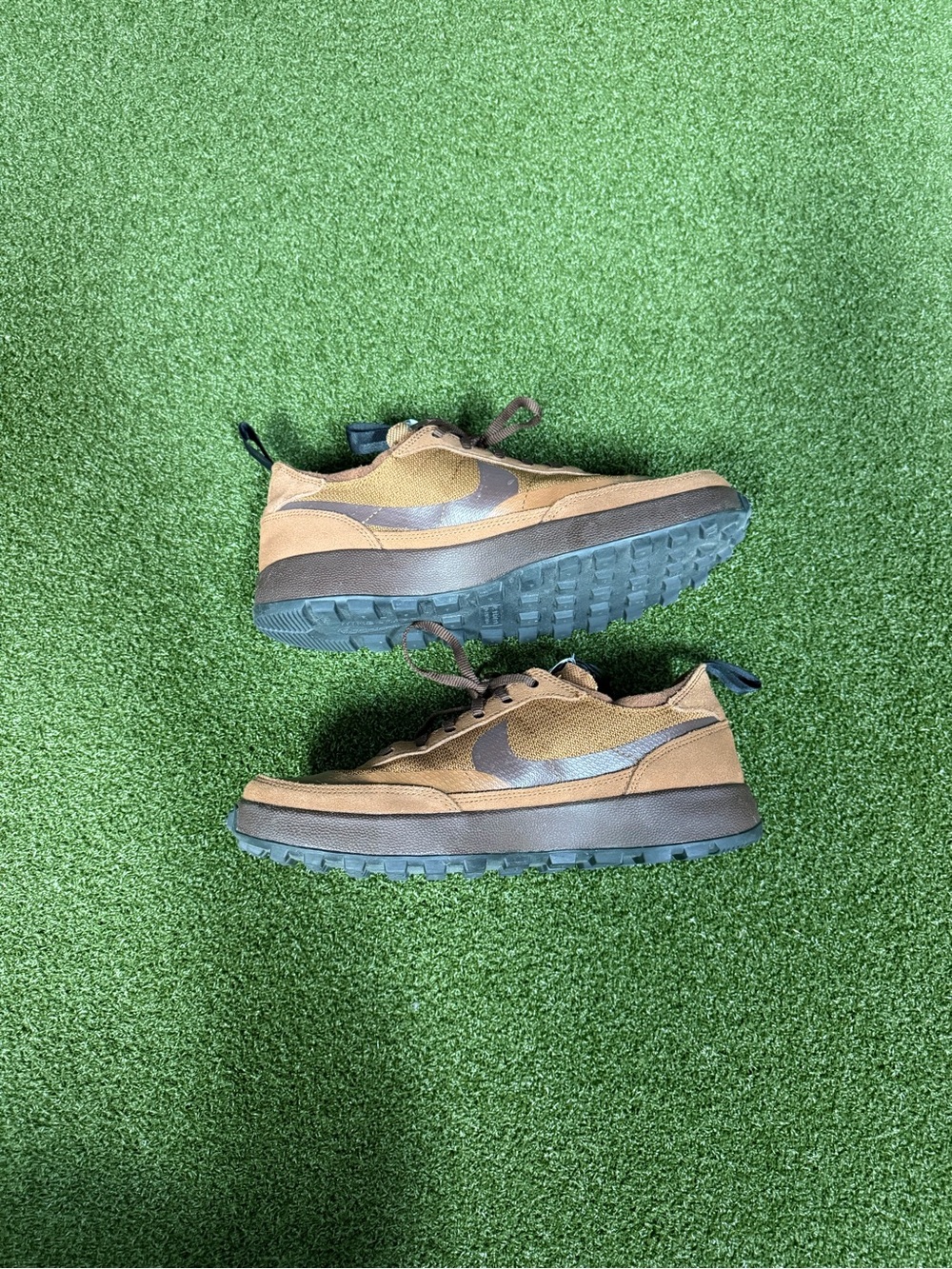 Nike Men's Brown and Black Low-Top Trail Sneakers